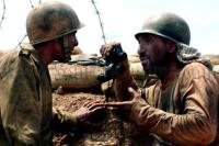 بابک حمیدیان  و حمید فرخ نژاد در نمایی از فیلم طبل بزرگ زیر پای چپ