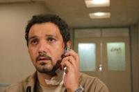 کامبیز دیرباز در نمایی از فیلم «به نام پدر»