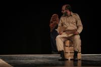 پیام دهکردی در نقش چمران در نمایش «تکه های سنگین سرب»