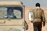 نیوشا ضیغمی در نمایی از فیلم دموکراسی تو روز روشن