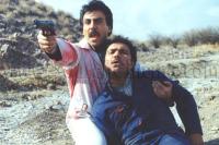 بیژن امکانیان و مهدی میامی در نمایی از فیلم راه افتخار